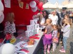 Pracownice Urzędu Skarbowego w Olsztynie prowadzą gry i zabawy dla dzieci