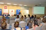 Zdjęcie przedstawia uczestników konferencji Świadomy przedsiębiorca i Przedstawicielkę Izby Administracji Skarbowej w Olsztynie podczas konferencji