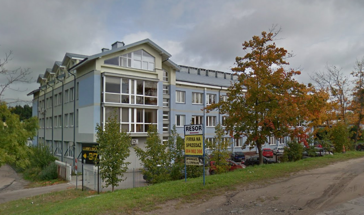 Fasada budynku, w którym znajduje się siedziba Warmińsko-Mazurskiego Urzędu Skarbowego.