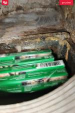 Papierosy w elemencie konstrukcyjnym pojazdu.