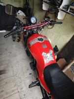 motorower w kolorze czarno- czerwonym