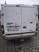 tył białego samochodu