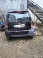 samochód w czarnym kolorze