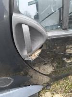 samochód w czarnym kolorze