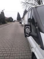 samochód w białym kolorze