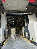 Hala z urządzenie RTG do prześwietlania pojazdów.