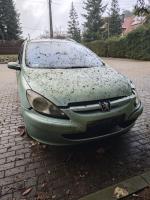 auto w jasnym kolorze