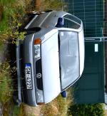 samochód w srebrnym kolorze