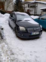 samochód w czarnym kolorze